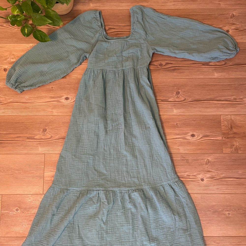 Turquoise long sleeve dress 🌱